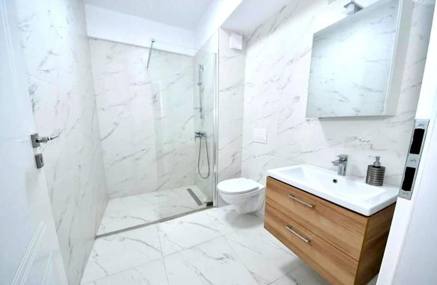 Apartament cu 2 camere semidecomandat, mobilat în Bd. Coșbuc