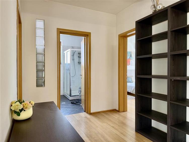 Apartament cu 4 camere semidecomandat în Herăstrău