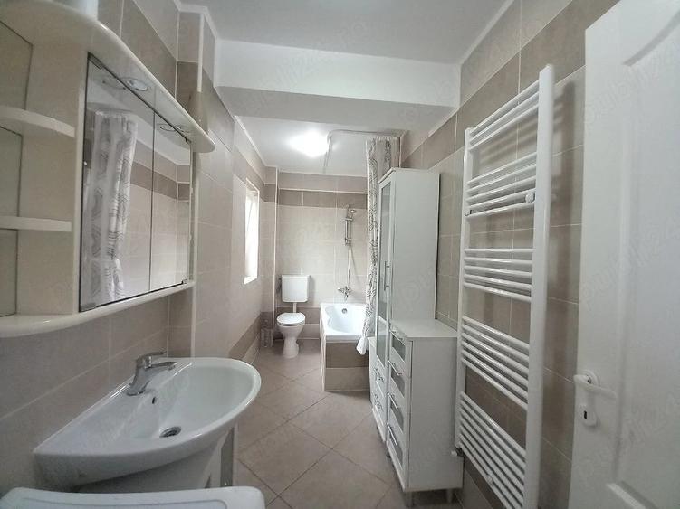 Apartament cu 3 camere semidecomandat în Central