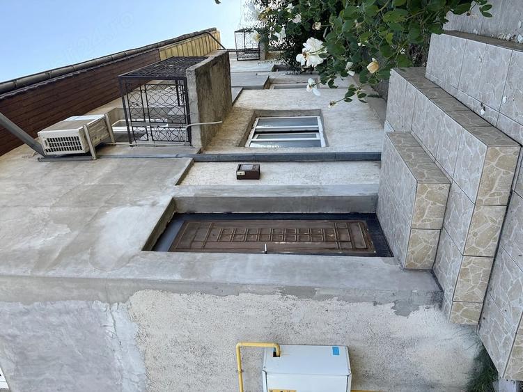 Apartament cu 3 camere semidecomandat în Străoane