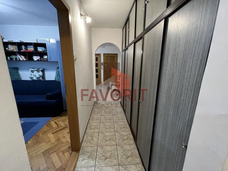 Apartament cu 3 camere decomandat în Aradului