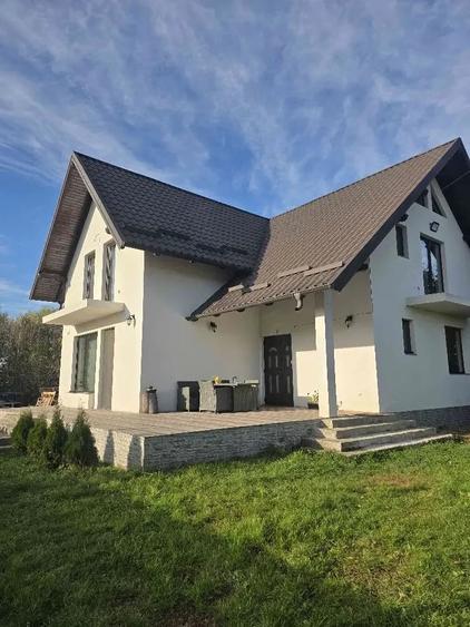 Casă cu Teren 1000 Mp în Zvoriștea