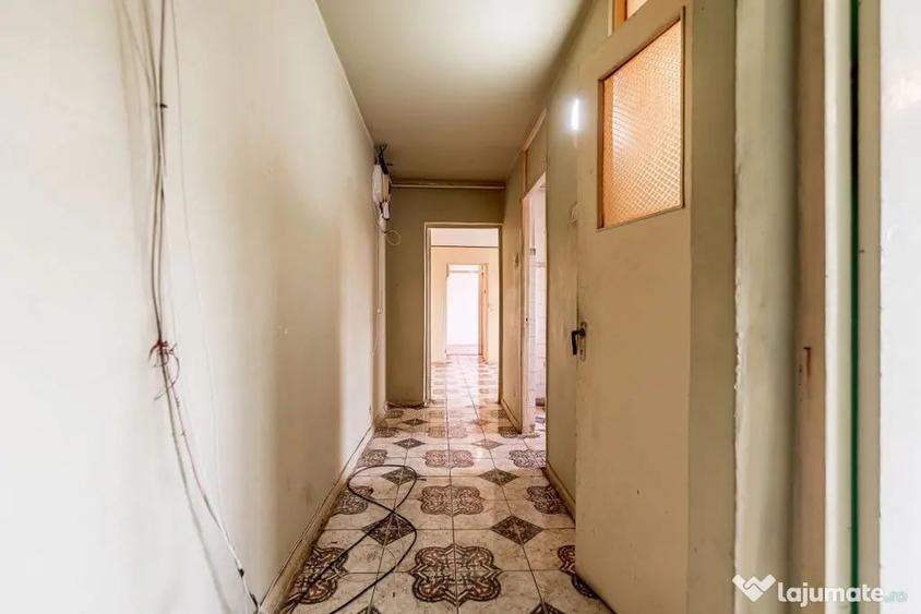 Apartament cu 3 camere semidecomandat în Central