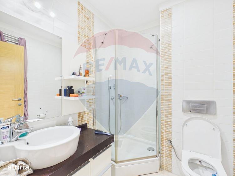 Apartament cu 3 camere decomandat, mobilat în Tei