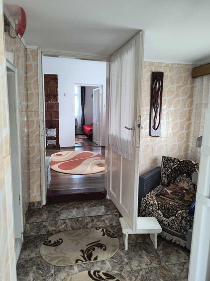 Casă cu 3 camere cu Teren 2700 Mp în Central