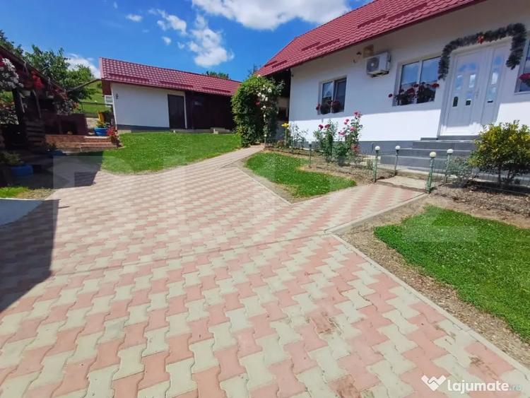 Casă cu 2 camere cu Teren 3500 Mp în Central