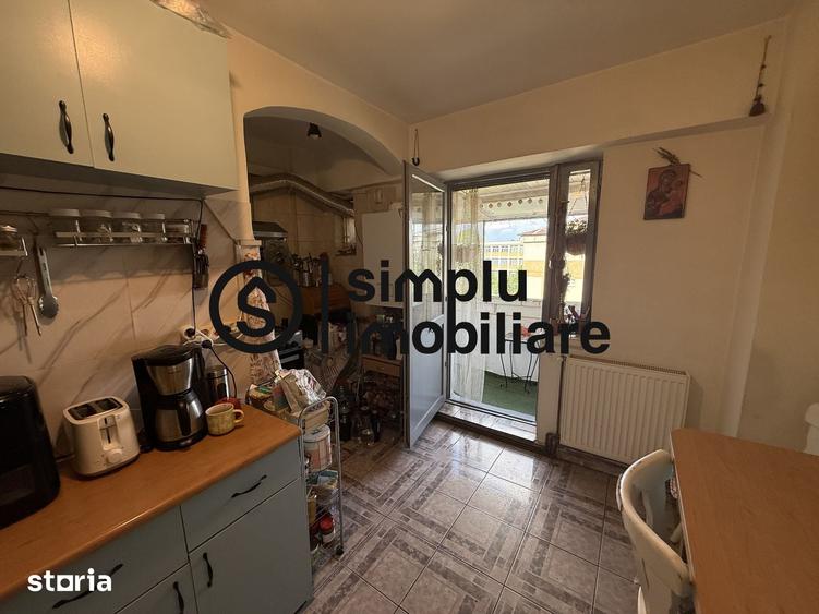 Apartament cu 3 camere decomandat în Sărari