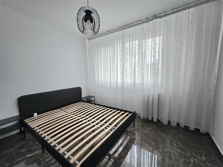 Apartament cu 2 camere semidecomandat în 1 Mai
