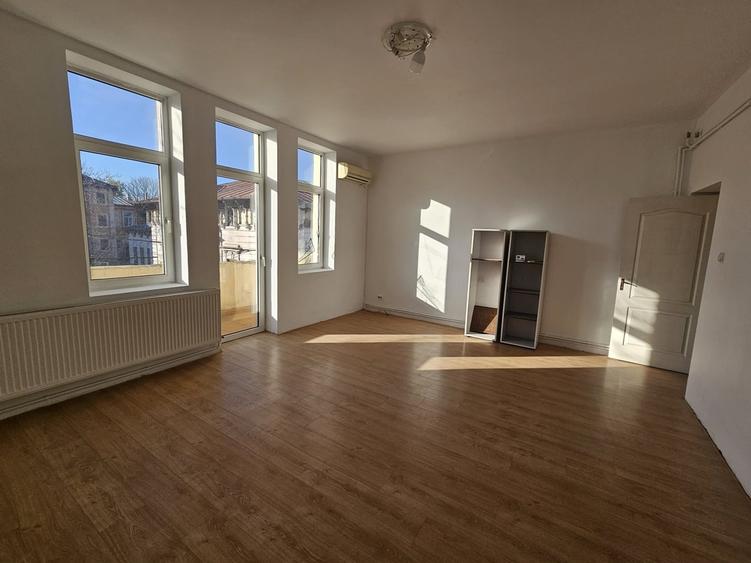 Casă cu 27 camere cu Teren 573 Mp în Basarab