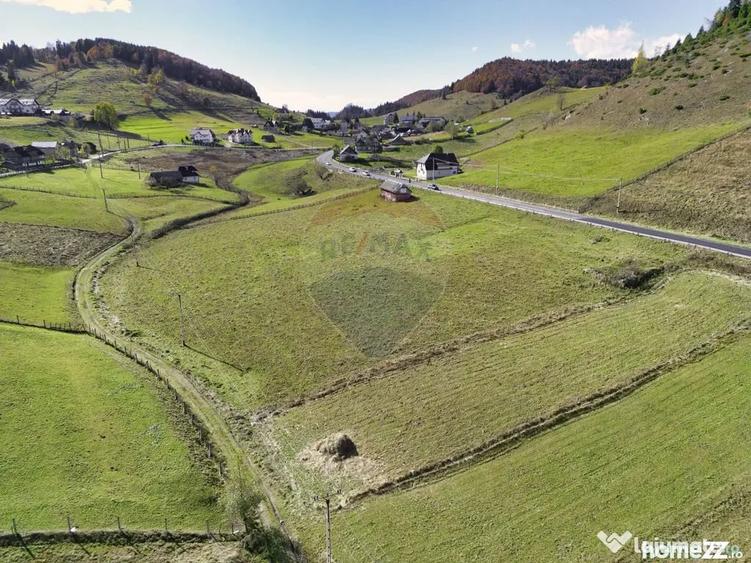 Teren de 4000 mp, în Fundata