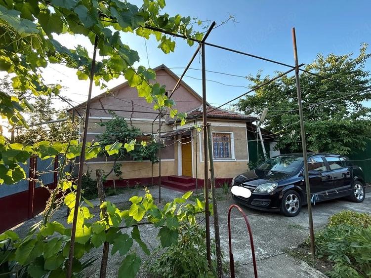 Casă cu 2 camere cu Teren 2880 Mp în Țipar