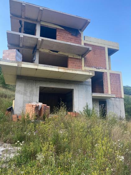 Casă cu 4 camere în Central