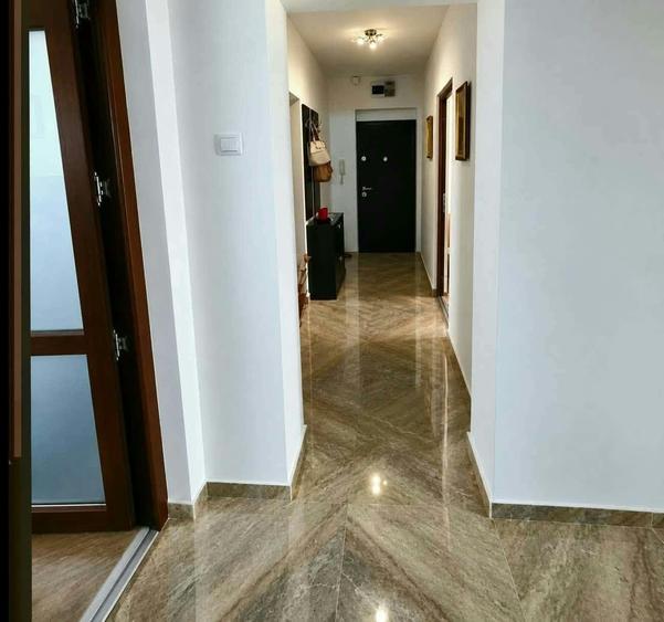 Apartament cu 4 camere decomandat în Central