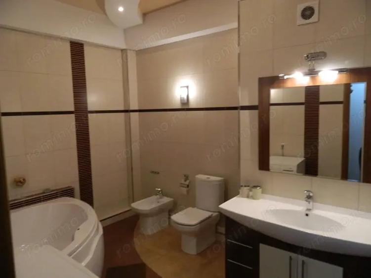 Apartament cu 3 camere decomandat în Tei
