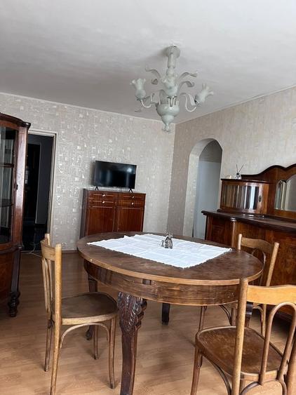 Apartament cu 4 camere decomandat în Pantelimon