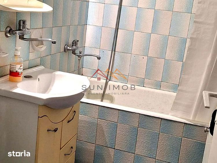 Apartament cu 3 camere semidecomandat în Piața Centrală