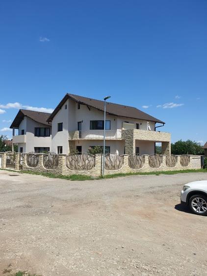 Casă cu 4 camere în Micești
