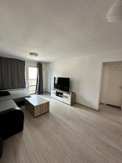 Apartament cu 3 camere în Coman