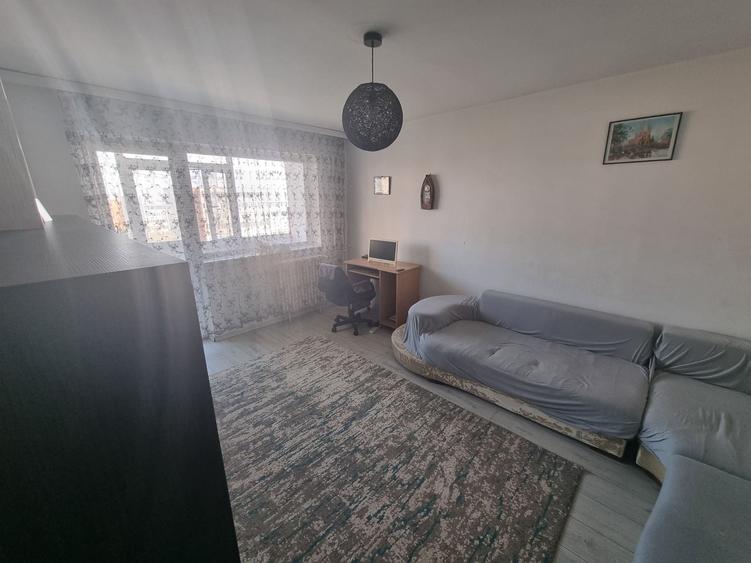 Apartament cu 3 camere decomandat, mobilat în Tomis III