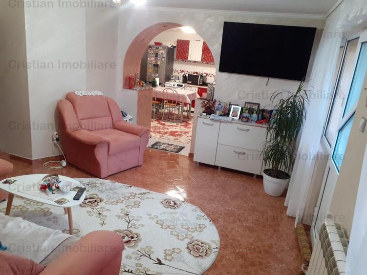 Casă cu 5 camere cu Teren 256 Mp în Chercea