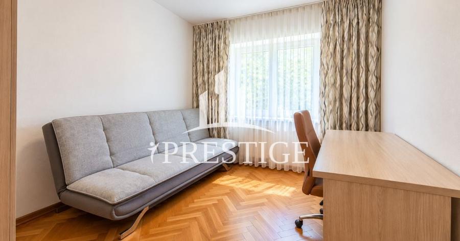 Apartament cu 3 camere, mobilat în Central