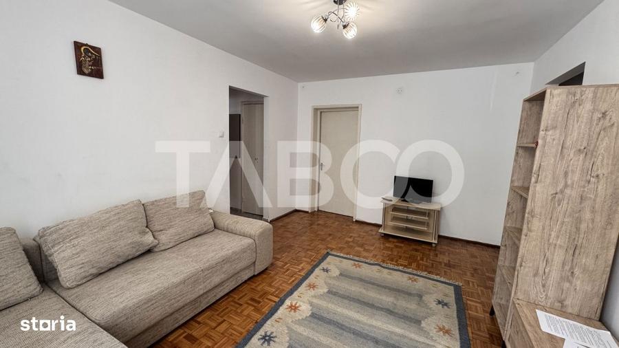 Apartament cu 3 camere semidecomandat, mobilat în Mihai Viteazul