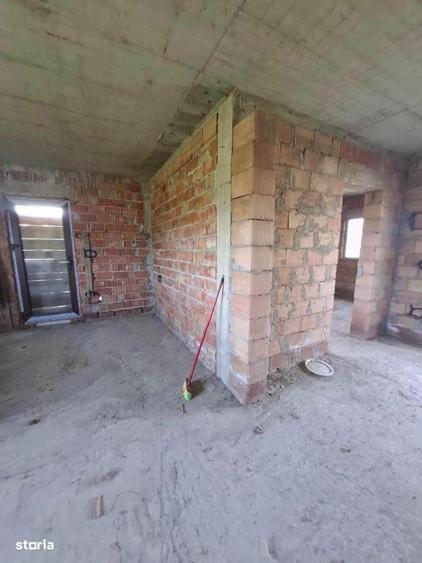 Casă cu 4 camere cu Teren 1600 Mp în Central