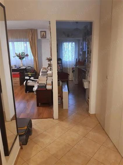 Garsonieră decomandată în Tei