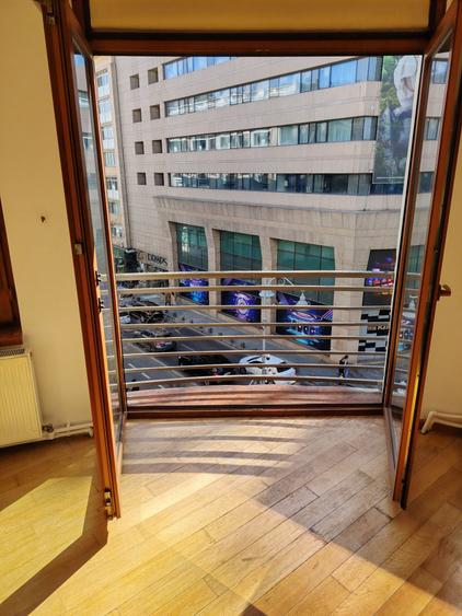 Apartament cu 6 camere decomandat, mobilat în Victoriei