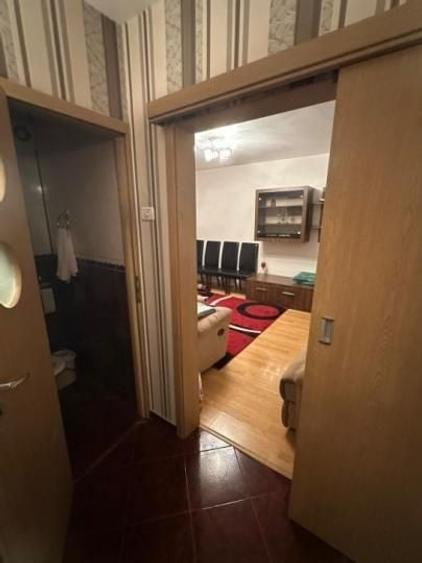Apartament cu 4 camere decomandat, mobilat în Titan