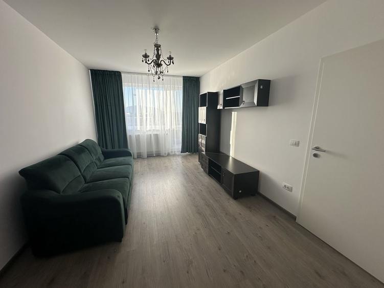Apartament cu 2 camere decomandat în Tractorul