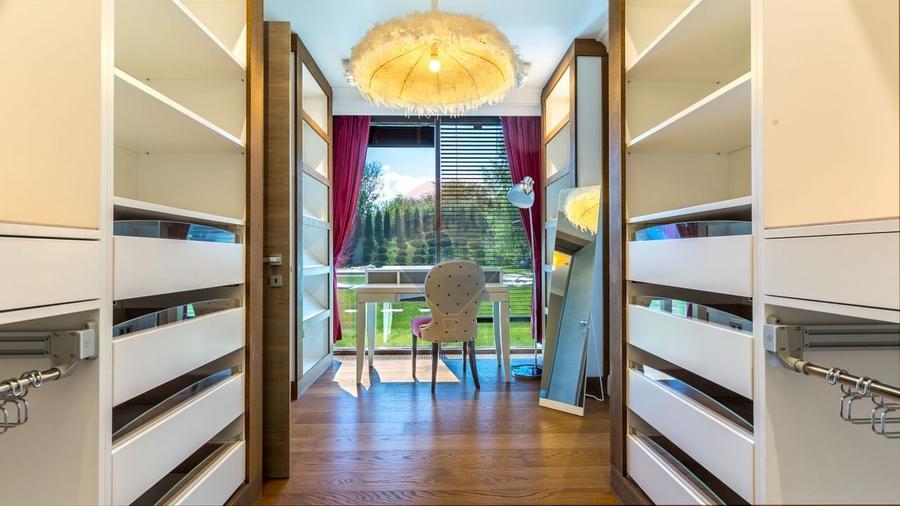Casă individuală cu 10 camere cu Piscina în Făget