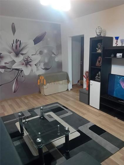 Apartament cu 3 camere semidecomandat în Alexandru cel Bun