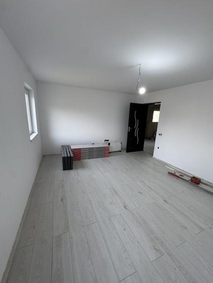 Casă individuală cu 5 camere cu Teren 900 Mp în Palanca