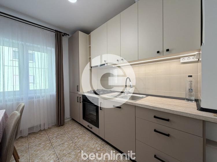 Apartament cu 3 camere decomandat, mobilat în Vasile Aaron
