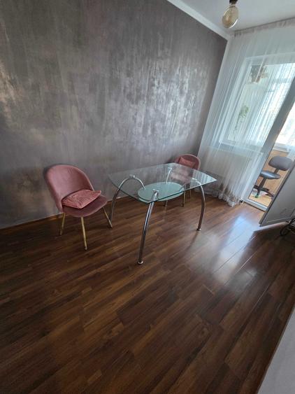 Apartament cu 3 camere decomandat în 9 Mai