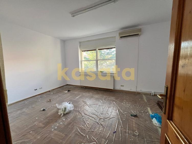 Casă cu 5 camere cu Canalizare în Mihai Bravu