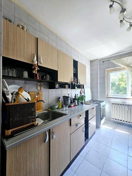 Apartament cu 4 camere decomandat, mobilat în Apărătorii Patriei