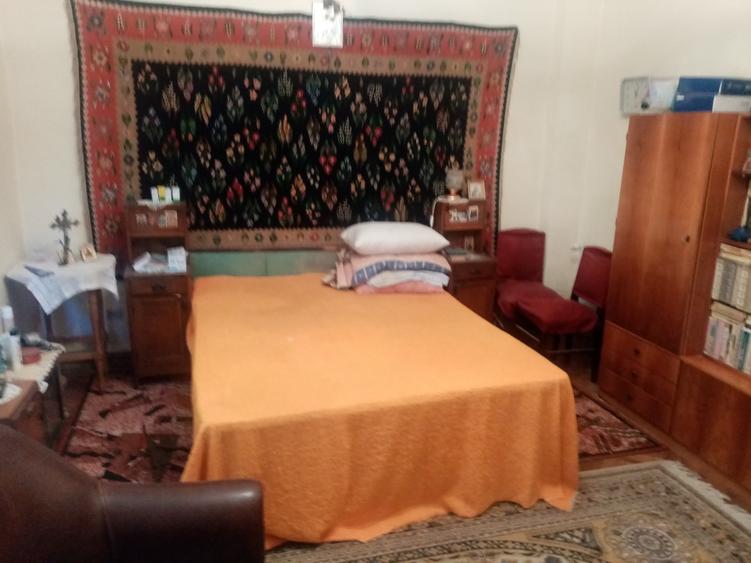 Casă individuală cu 4 camere cu Canalizare în Central