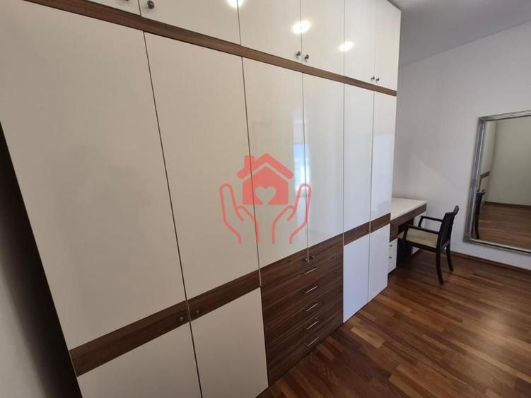 Apartament cu 4 camere decomandat, mobilat în Iancu Nicolae
