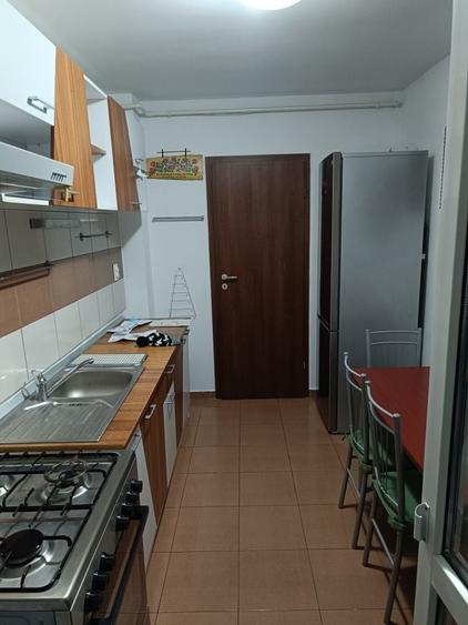 Inchiriez apartament cu 2camere - 4