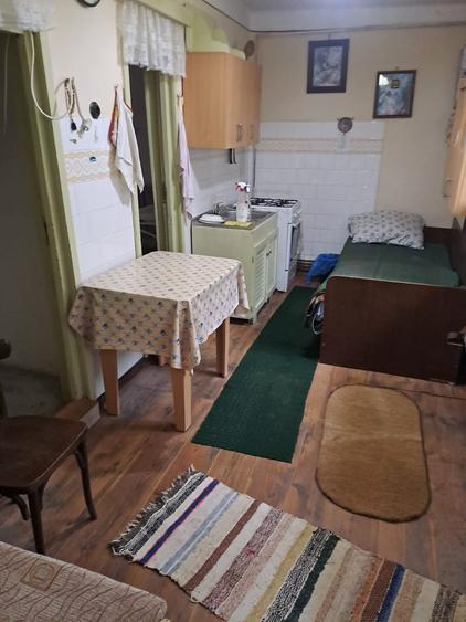 Casă cu 6 camere cu Teren 1000 Mp în Mândra