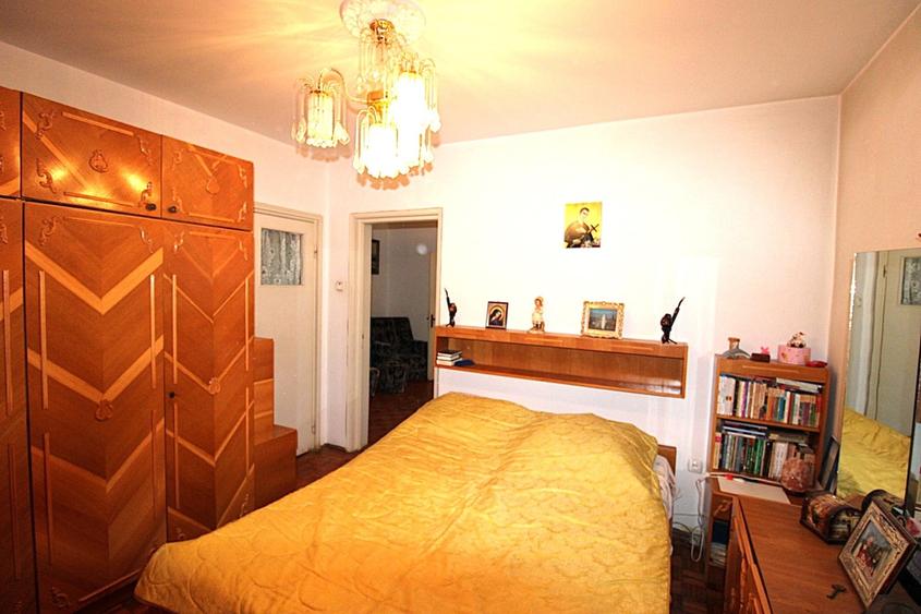Apartament cu 3 camere semidecomandat în Mazepa 1