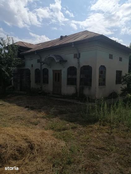 Casă cu 4 camere cu Teren 3500 Mp în Amărăști