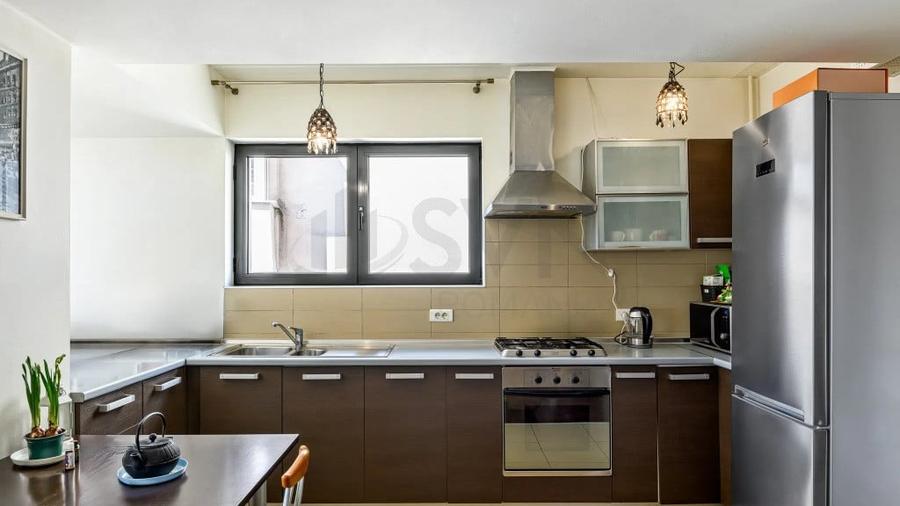 Apartament cu 3 camere decomandat în Victoriei