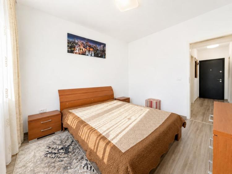 Apartament cu 2 camere decomandat, mobilat în Tractorul