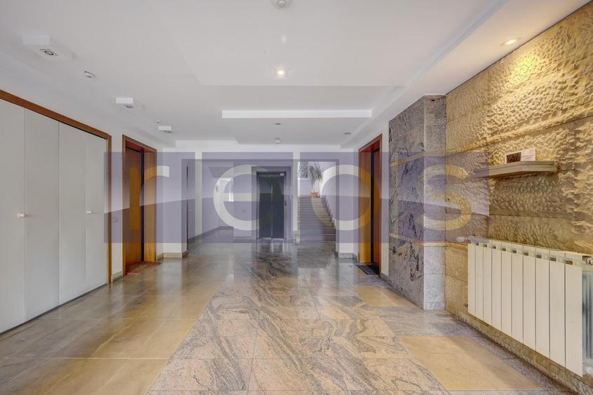 Apartament cu 4 camere decomandat în Primăverii