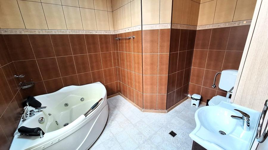 Apartament cu 2 camere semidecomandat, mobilat în Armeneasca