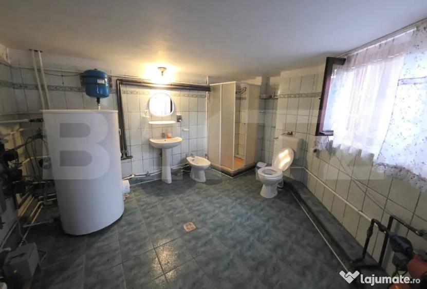 Casă cu 5 camere cu Teren 1900 Mp în Central