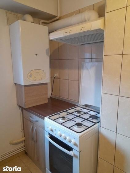 Apartament cu 2 camere decomandat în Podu Roș